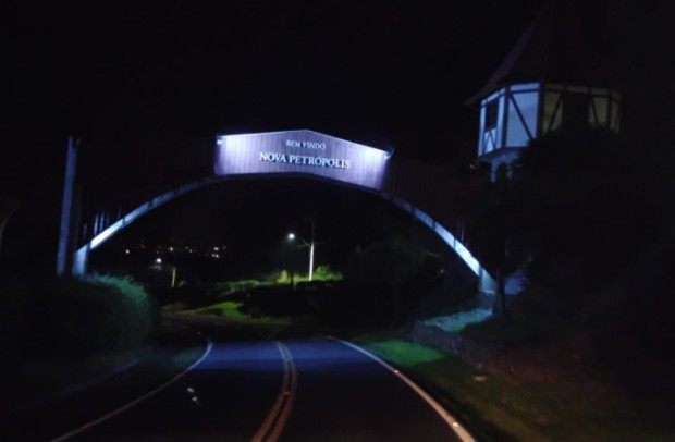 Foto de capa da notícia: Pórtico de Nova Petrópolis recebe melhorias e volta a ter iluminação