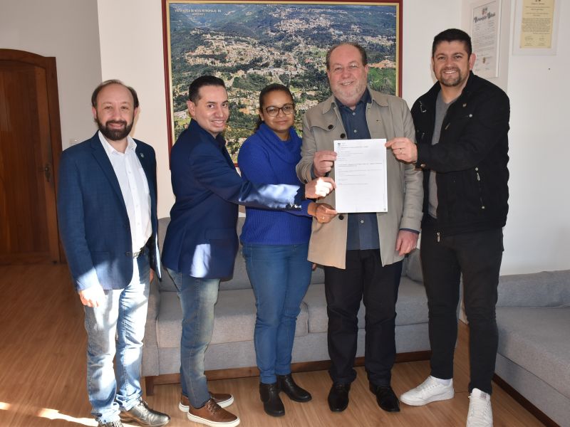 Foto de capa da notícia: Nova Petrópolis e CDL firmam parceria para realização da Magia do Natal 2025