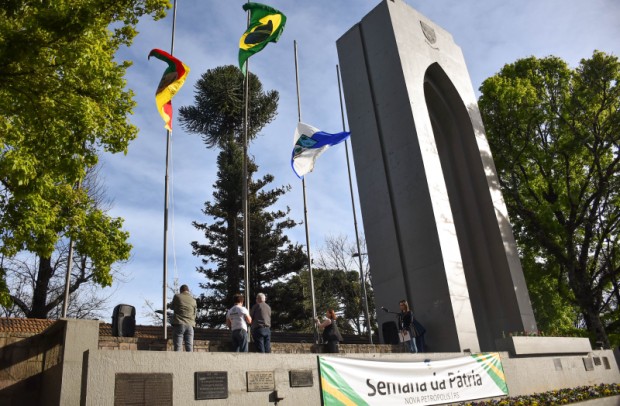 Foto de capa da notícia: Hora Cívica dá início à Semana da Pátria em Nova Petrópolis