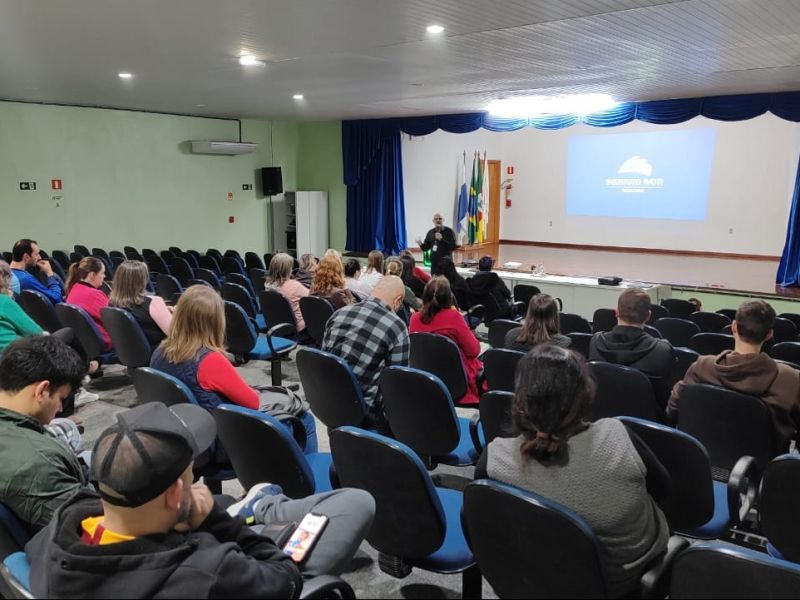 Foto de capa da notícia: Professores do Ensino Fundamental participam de formação sobre Avaliação Interna Municipal dos índices de aprendizagem em Nova Petrópolis