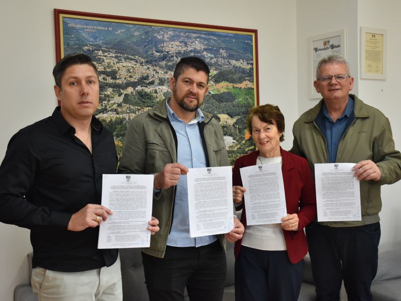Foto de capa da notícia: Poder Público Municipal e Hospital Nova Petrópolis firmam termo de convênio