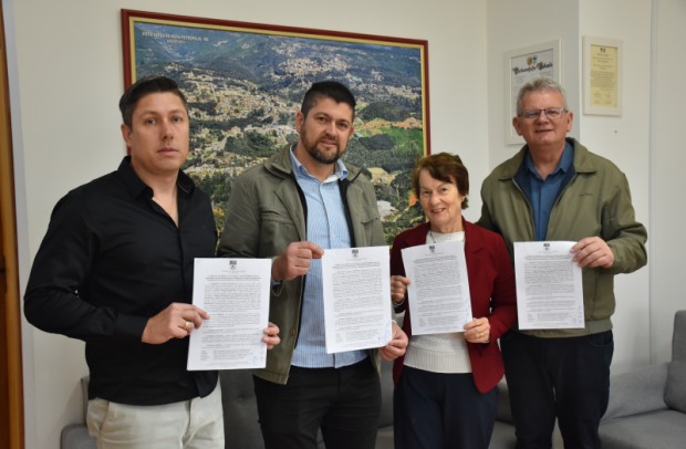 Foto de capa da notícia: Poder Público Municipal e Hospital Nova Petrópolis firmam termo de convênio