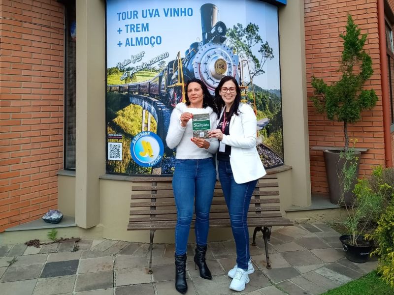 Foto de capa da notícia: Secretaria de Turismo e Cultura divulga roteiro Caminhos do Stadtplatz em agências de turismo da região