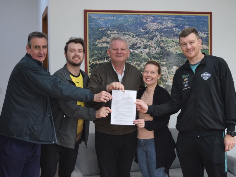Foto de capa da notícia: Administração Municipal firma Termo de Parceria para realização do 9º Dia Estadual do Vôlei em Nova Petrópolis
