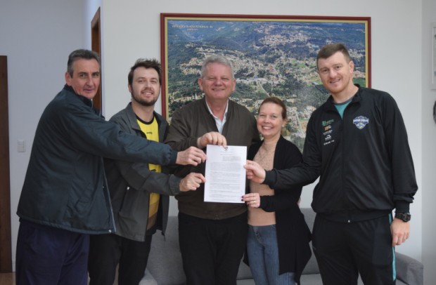 Foto de capa da notícia: Administração Municipal firma Termo de Parceria para realização do 9º Dia Estadual do Vôlei em Nova Petrópolis