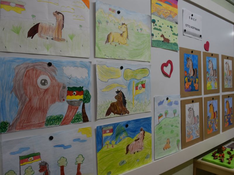 Foto de capa da notícia: Biblioteca Pública de Nova Petrópolis contou com a exposição de 100 trabalhos escolares no mês de agosto