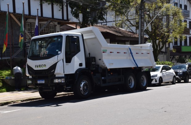 Foto de capa da notícia: Prefeitura de Nova Petrópolis adquire caminhão para o Município