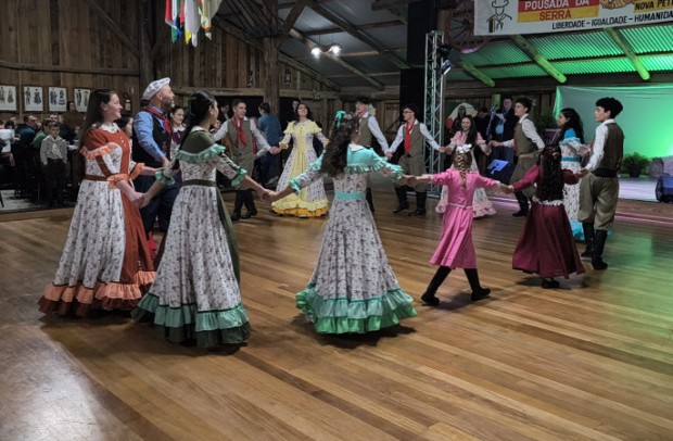 Foto de capa da notícia: SEMANA FARROUPILHA: Escolas Municipais de Ensino Fundamental participam do Festival de Coreografias