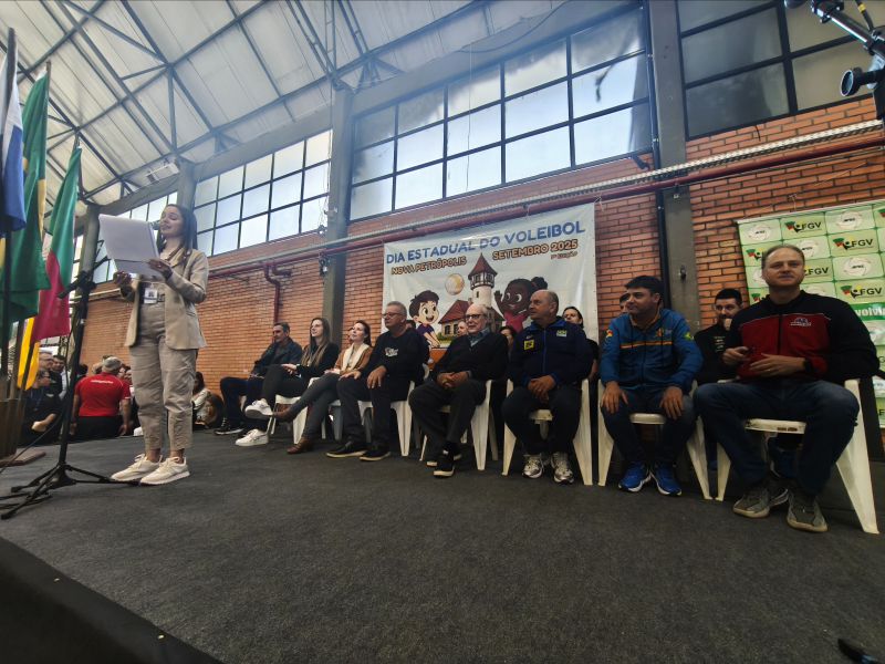 Foto de capa da notícia: Administração Municipal prestigia 9ª edição do Dia Estadual do Voleibol