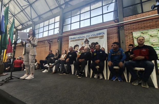 Foto de capa da notícia: Administração Municipal prestigia 9ª edição do Dia Estadual do Voleibol