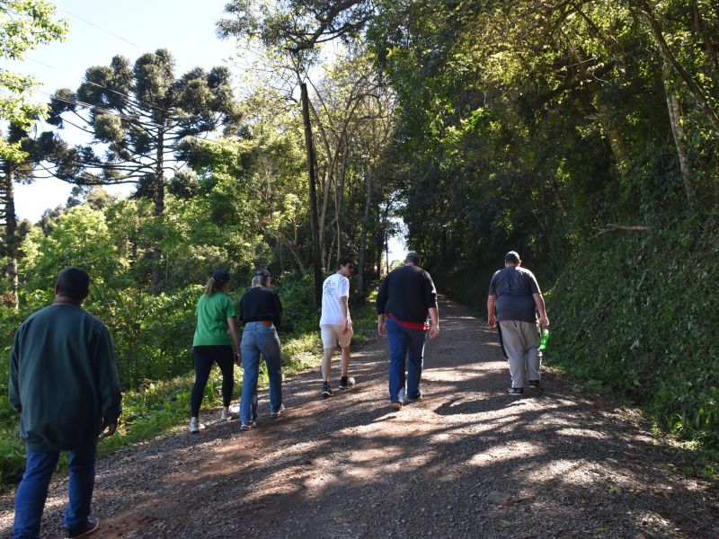 Foto de capa da notícia: CAPS promove caminhada alusiva ao Setembro Amarelo no Pinhal Alto