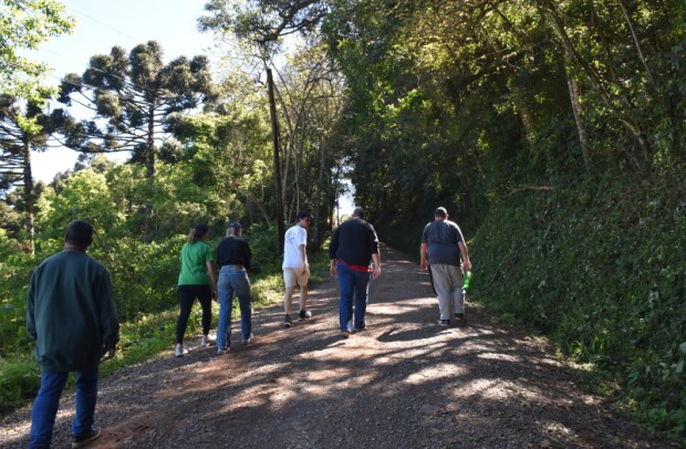 Foto de capa da notícia: CAPS promove caminhada alusiva ao Setembro Amarelo no Pinhal Alto