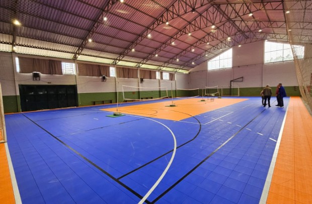 Foto de capa da notícia: Quadras esportivas de cinco escolas de Nova Petrópolis receberão piso modular