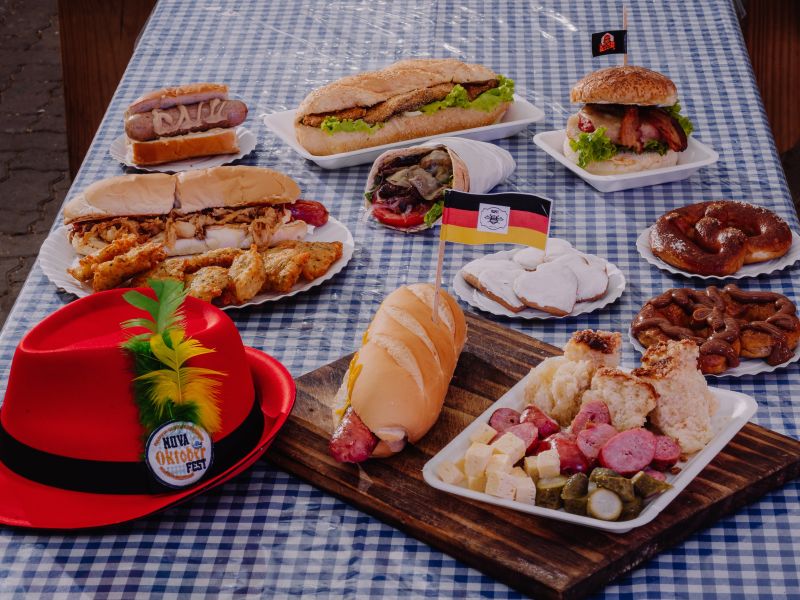Foto de capa da notícia: Nova Oktoberfest 2025 valoriza a gastronomia típica alemã com espaço Biergarten