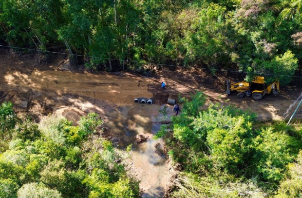 Foto de capa da notícia: Obra de recuperação avança na Estrada da Costa do Camaquã