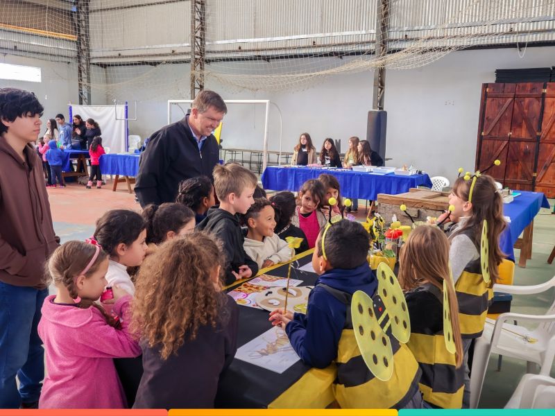 Foto de capa da notícia: EMEF Antônio Curi realiza Mostra de Conhecimentos com projetos dos alunos
