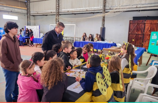 Foto de capa da notícia: EMEF Antônio Curi realiza Mostra de Conhecimentos com projetos dos alunos