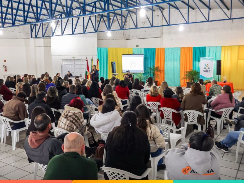 Foto de capa da notícia: Seminário marca início do segundo semestre letivo em Cristal
