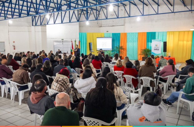 Foto de capa da notícia: Seminário marca início do segundo semestre letivo em Cristal
