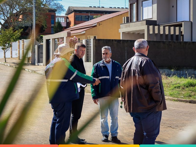 Foto de capa da notícia: Prefeitura e empresas da duplicação da BR-116 alinham obra de drenagem em Cristal