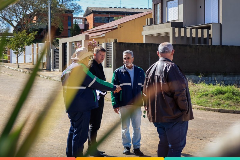  Foto de capa da notícia: Prefeitura e empresas da duplicação da BR-116 alinham obra de drenage...