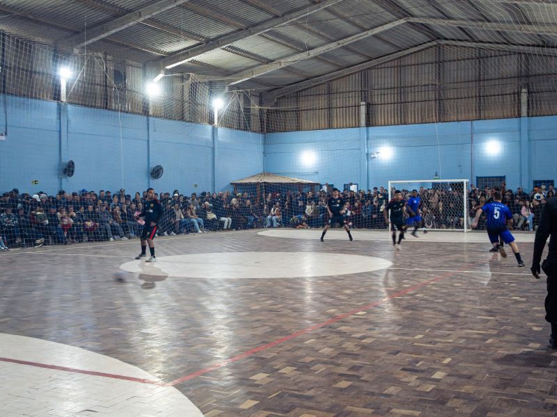 Foto de capa da notícia: Campeonato Aberto de Futsal de Cristal define campeões de 2025