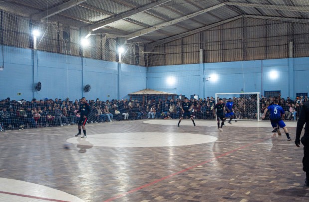 Foto de capa da notícia: Campeonato Aberto de Futsal de Cristal define campeões de 2025