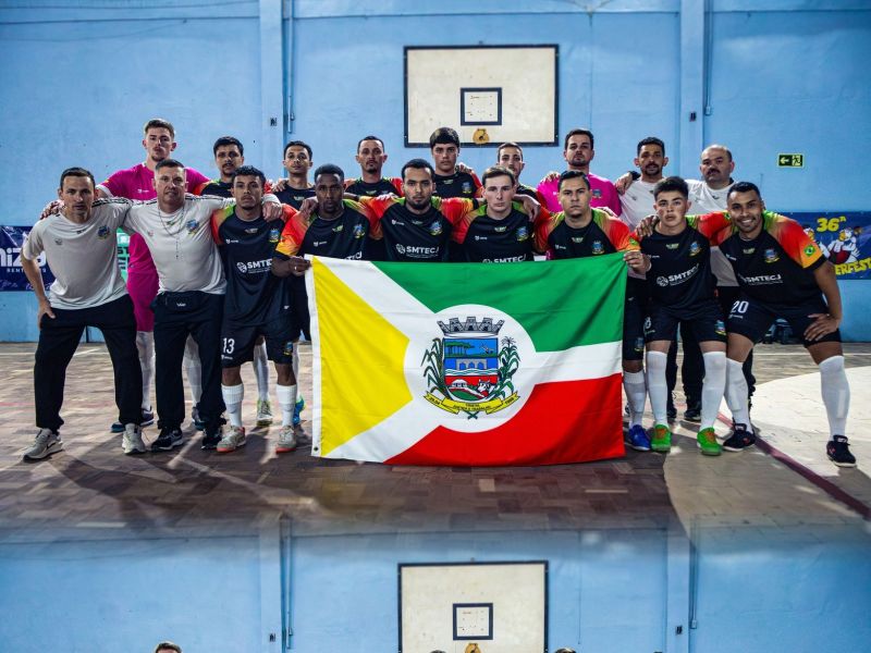 Foto de capa da notícia: Seleção de Cristal estreia na CCDF com garra e apoio da comunidade