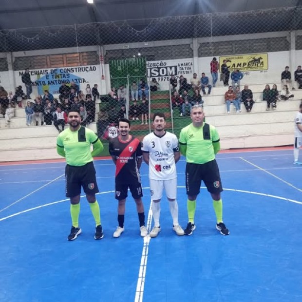 Foto de capa da notícia: Equilíbrio marca a 10ª rodada do Campeonato Municipal de Futebol de Ipê