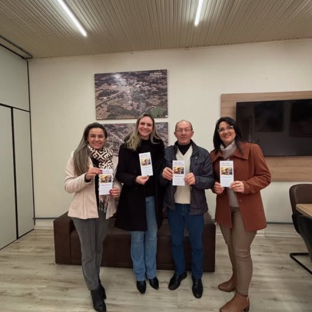 Foto de capa da notícia: Prefeitura de Ipê recebe o Guia da Fala e da Audição Infantil