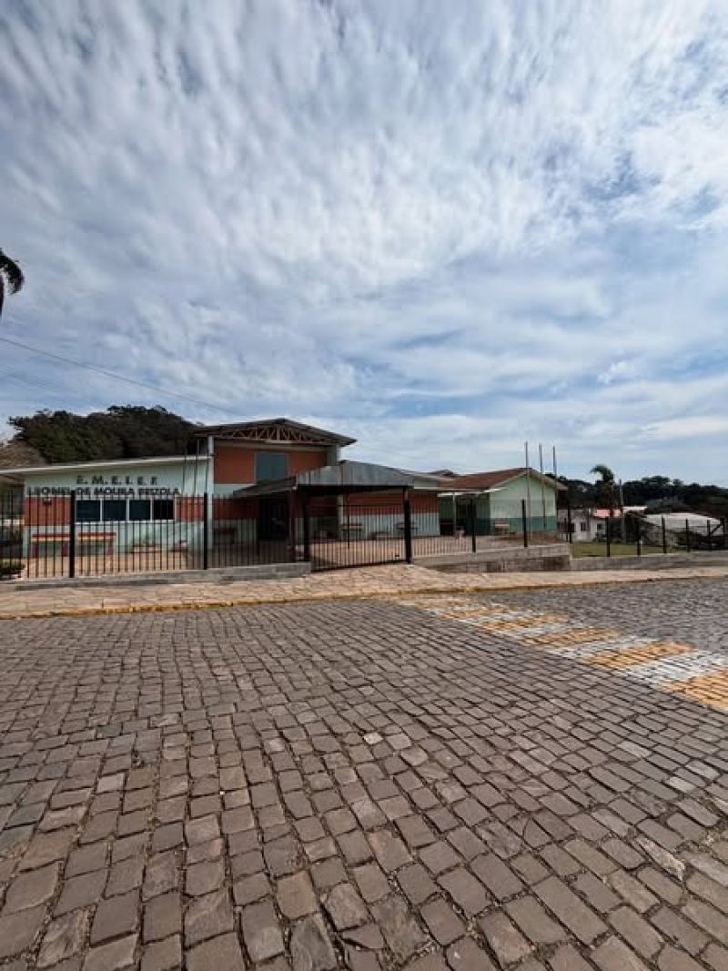 Foto de capa da notícia Concluída a obra de Cercamento da Escola Leonel de Moura Brizola