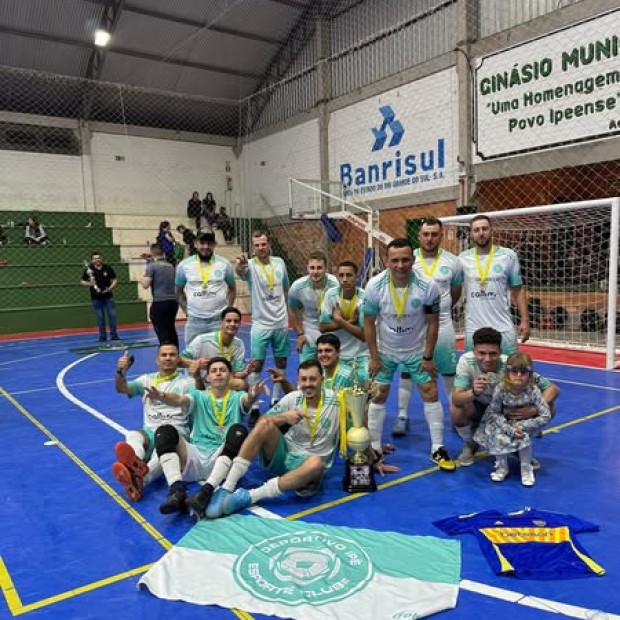 Foto de capa da notícia: Noite memorável no futsal de Ipê