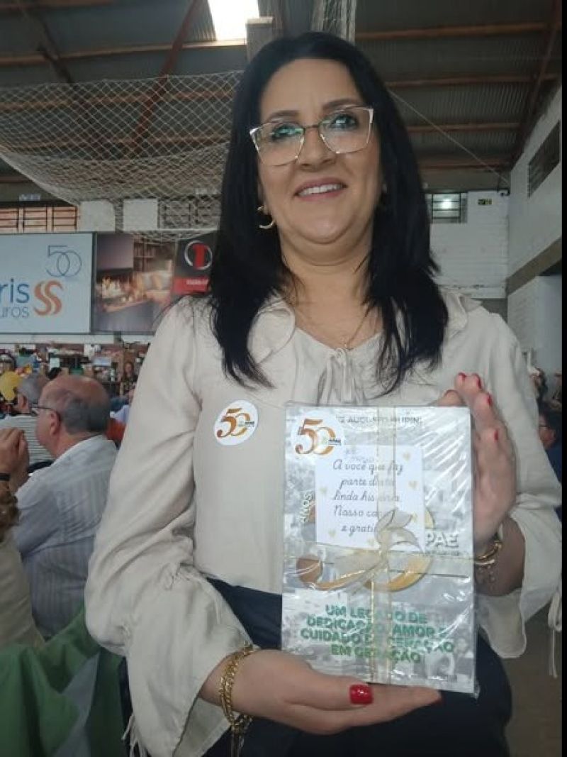 Foto de capa da notícia Administração Municipal e Educação de Ipê participam do jubileu da APAE