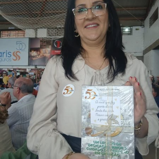 Foto de capa da notícia: Administração Municipal e Educação de Ipê participam do jubileu da APAE
