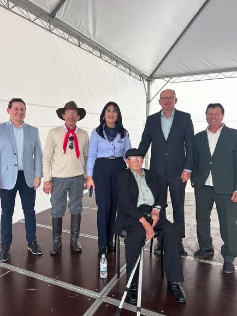 Foto de capa da notícia Civismo e União em Ipê!