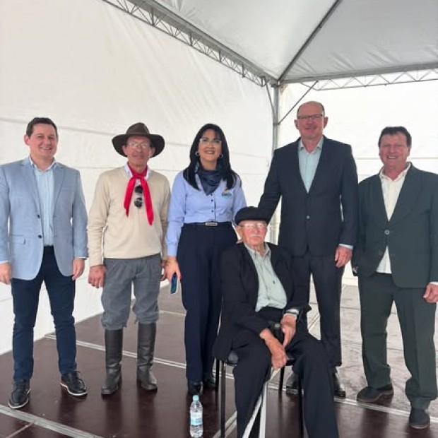 Foto de capa da notícia: Civismo e União em Ipê!