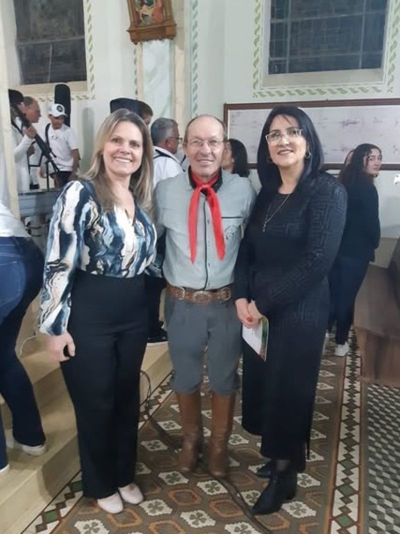 Foto de capa da notícia Prefeito e Secretárias prestigiam encontro do Coros em Ipê