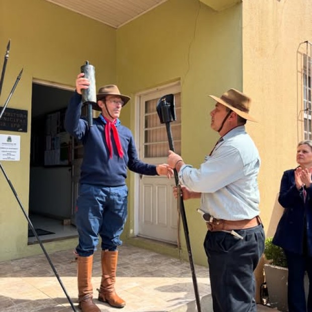 Foto de capa da notícia: Prefeito realiza passagem da Chama Crioula e abre a Semana Farroupilha em Ipê
