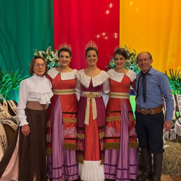 Foto de capa da notícia: Prefeito José Mário e Primeira-Dama prestigiam evento das Soberanas e Prendado