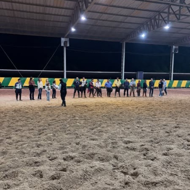 Foto de capa da notícia: Administração Municipal prestigia abertura oficial do 12º Rodeio Nacional do CTG Serranos do Laço