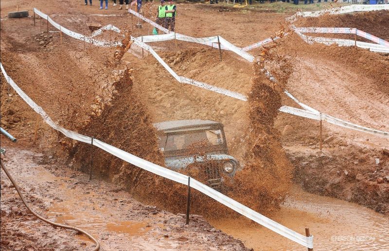 Gincana de Gaiolas e Jeeps 4x2 e 4x4 agitou o Distrito de Otávio Rocha