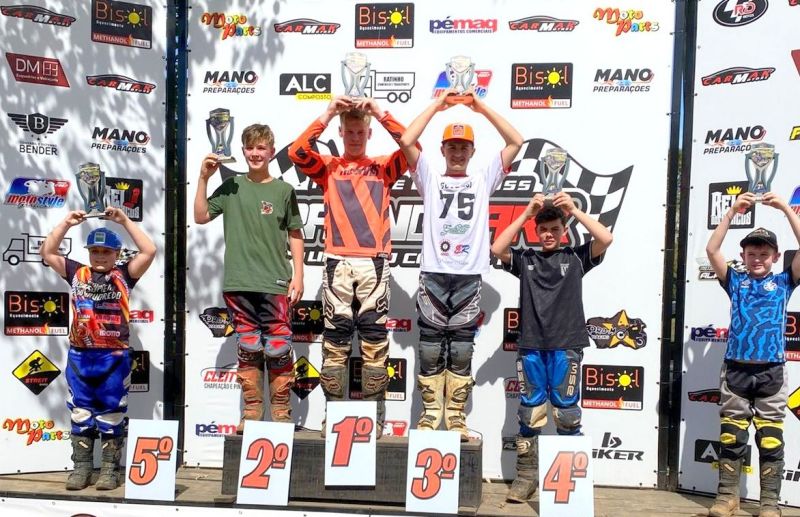 Pilotos Isabella e Lucas Guaresi sobem ao pódio na 2ª etapa da Copa Racing de Veloterra