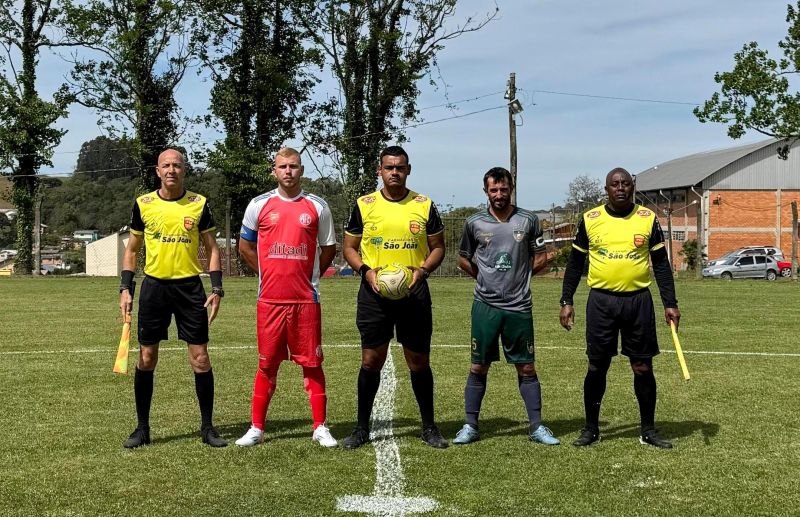 C.A Ipê e E.C Deportivo Ipê estreiam com goleada no futebol de campo de Ipê
